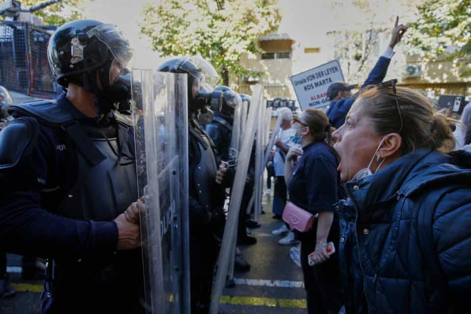 De Paris a Milão: protestos estudantis na Europa – em fotos