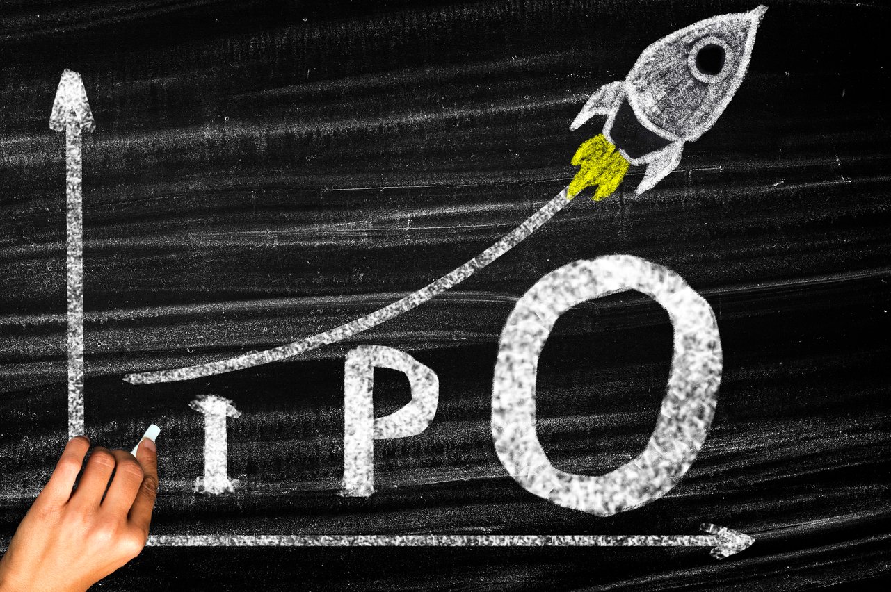 A Berkshire Hathaway acumulou US$ 930 milhões nesta ação desde sua oferta pública inicial (IPO). Investidores devem seguir o exemplo?