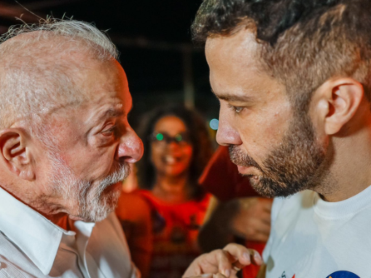 Janones cria canal no Whatsapp para ajudar Lula e chega 1 milhão de inscritos