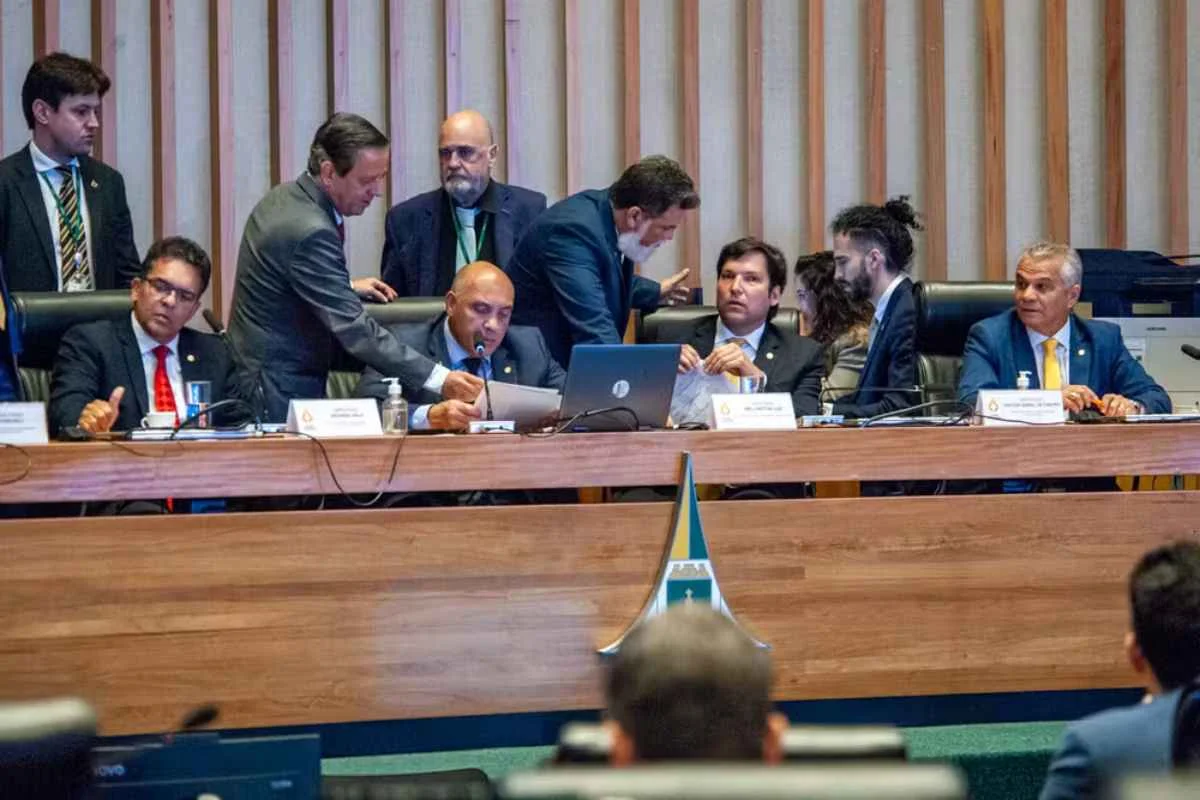 Mesa Diretora obtém apoio para projeto que permite nova reeleição na CLDF