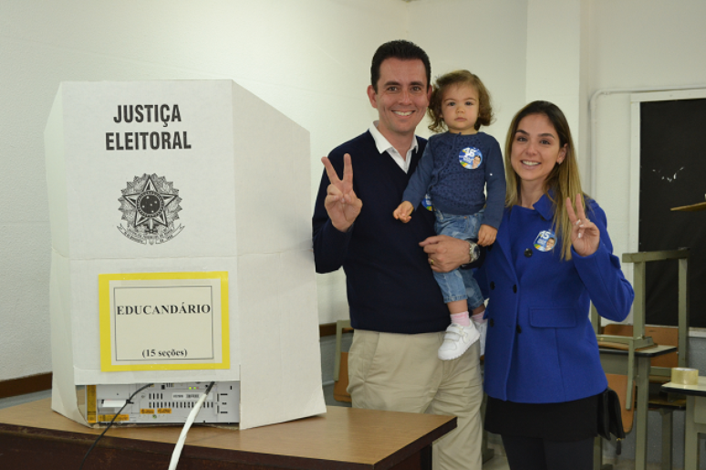 Do altar à urna: assim como Moro e Rosângela, conheça 22 casais que se candidataram juntos nas Eleições de 2026 e ganharam