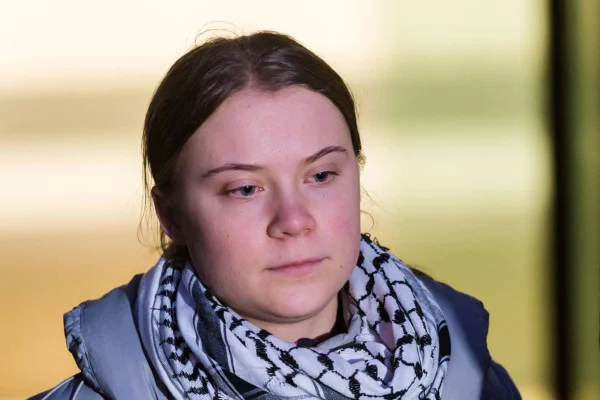 Greta Thunberg diz que eleição de Flávio seria "desastre para o planeta"