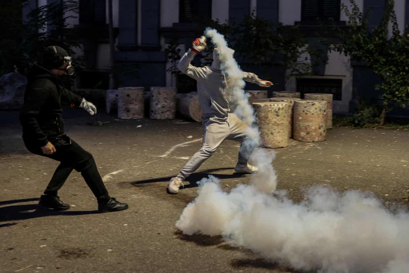 De Paris a Milão: protestos estudantis na Europa – em fotos