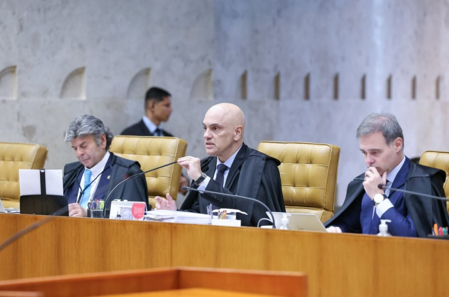 Na imagem, da esquerda para a direita, os ministros: Luiz Fux, Alexandre de Moraes e André Mendonça