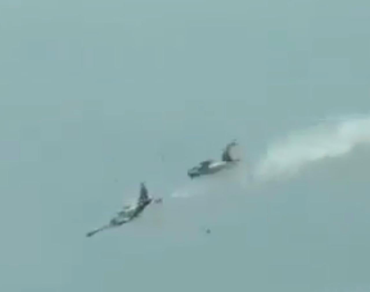 Vídeo registra colisão que matou quatro pilotos da Força Aérea Filipina durante voo de treinamento