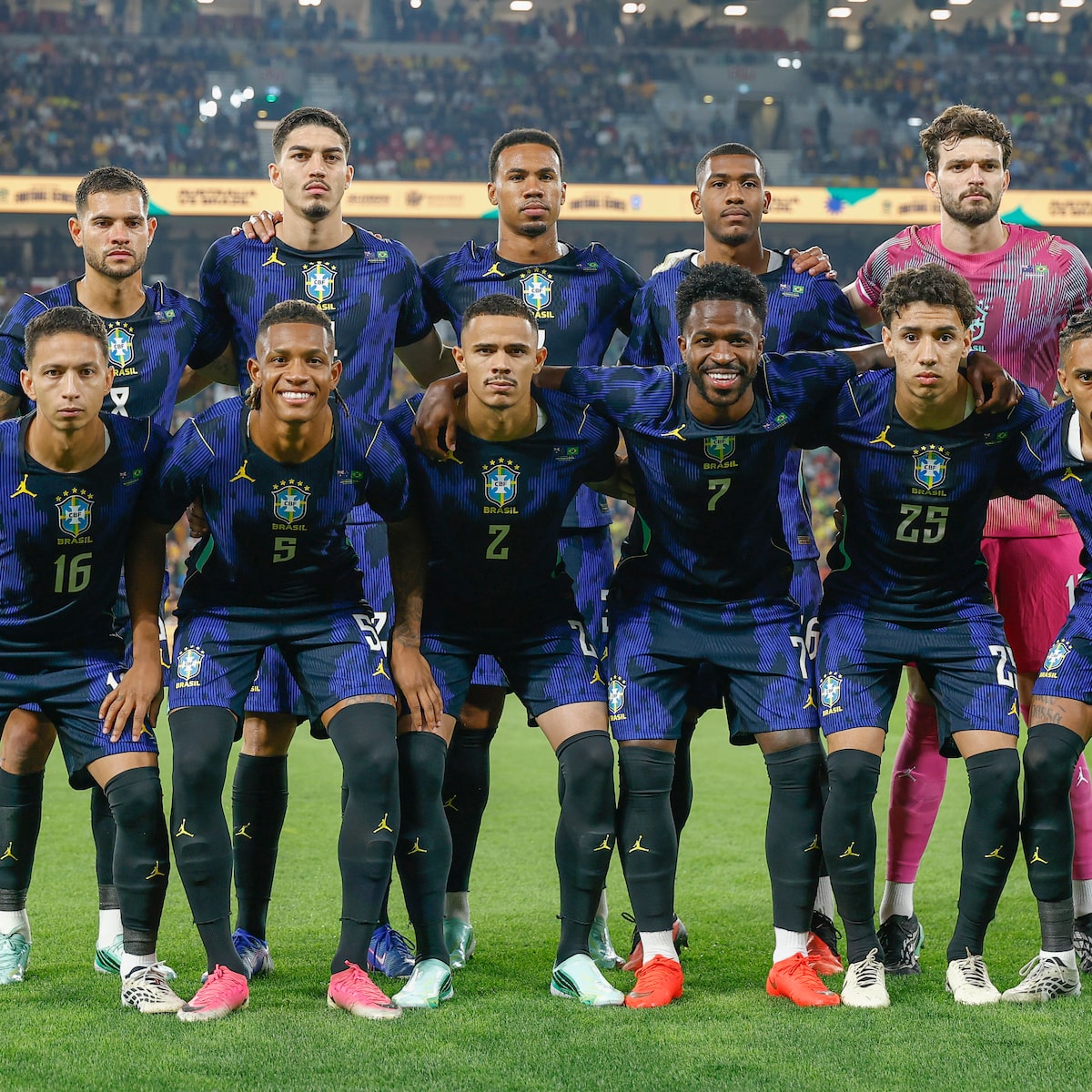 Brasil dá chance a novatos em duelo inédito contra a Índia na cidade que recebeu Pelé