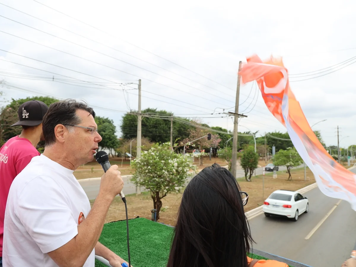 Kiko Caputo percorre quatro regiões no DF no último dia de campanha