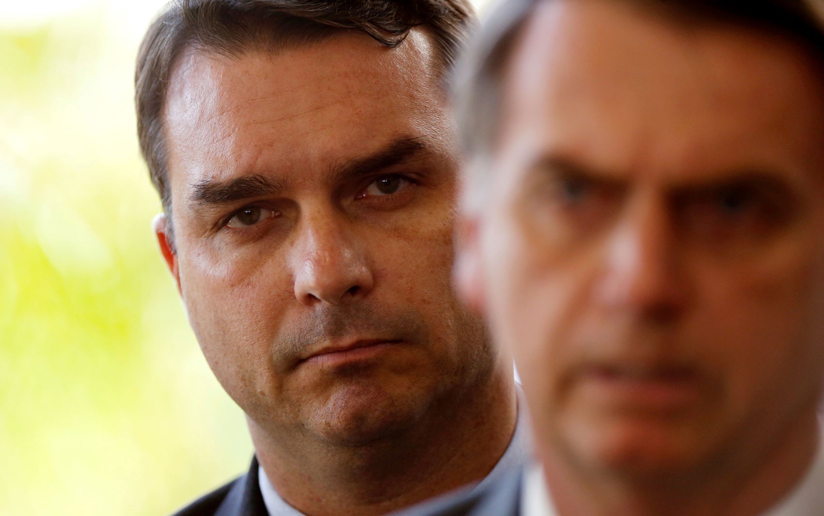 Flávio Bolsonaro supera desempenho do pai nos primeiros turnos de 2022 e 2018: veja comparativo