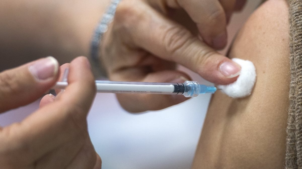 Alberta offering early flu shots as season hits harder, faster than officials expected