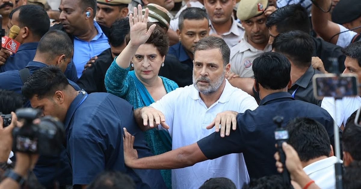 Boletim de ocorrência (FIR) contra Rahul e Priyanka por 'agredir policiais' durante protesto em Deli