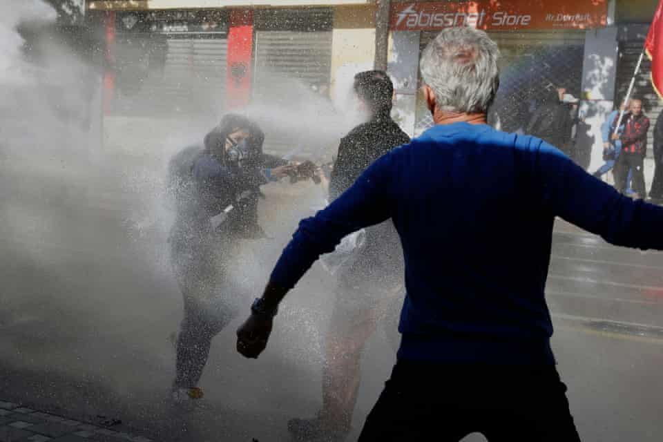 De Paris a Milão: protestos estudantis na Europa – em fotos