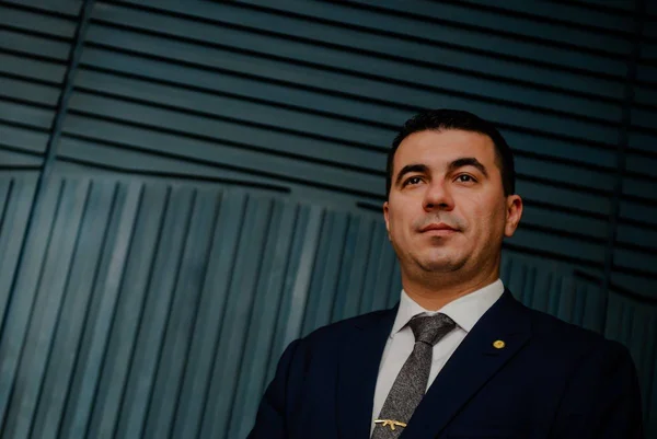Candidato não eleito é acusado de calote em equipe de pesquisa eleitoral
