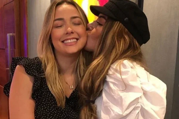 Carol Dantas revela “vexame” ao conhecer os sogros: “Dormi no sofá”