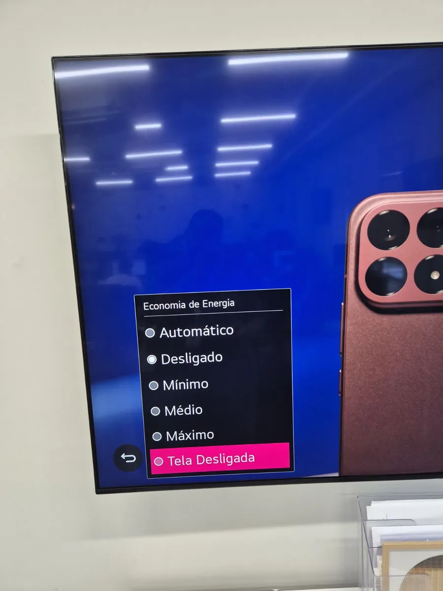 Imagem da matéria: Deixar TV ligada para o pet dormir gasta muita energia? Fizemos as contas