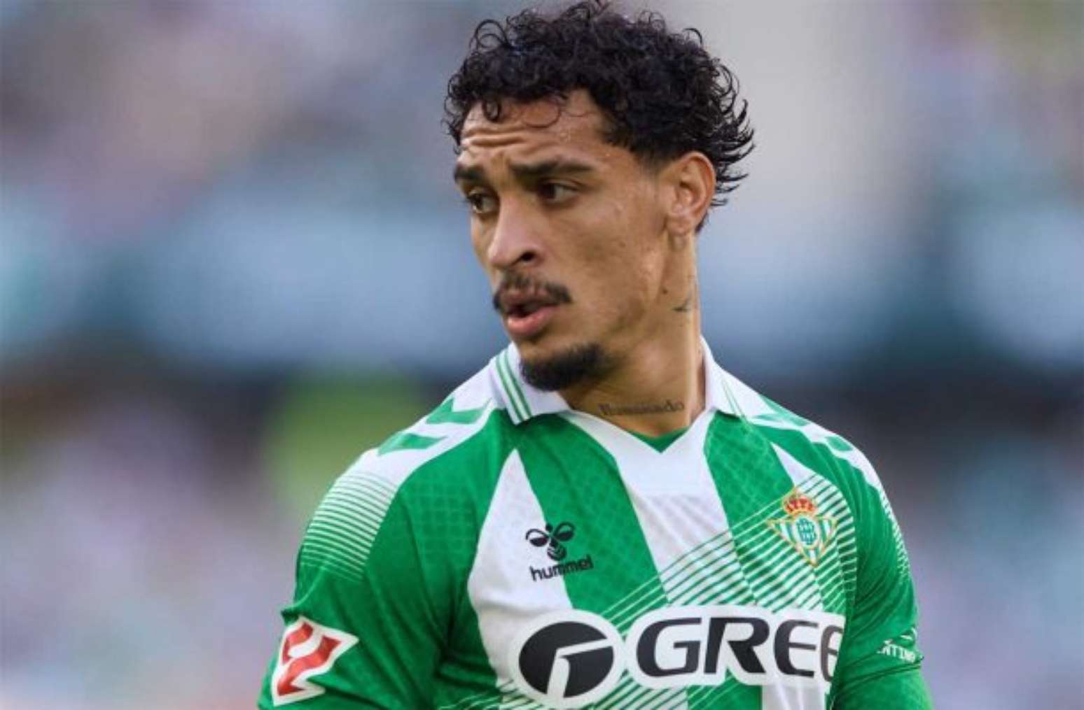 Antony esteve em campo no duelo contra o Porto e deu uma assist&ecirc;ncia &ndash;