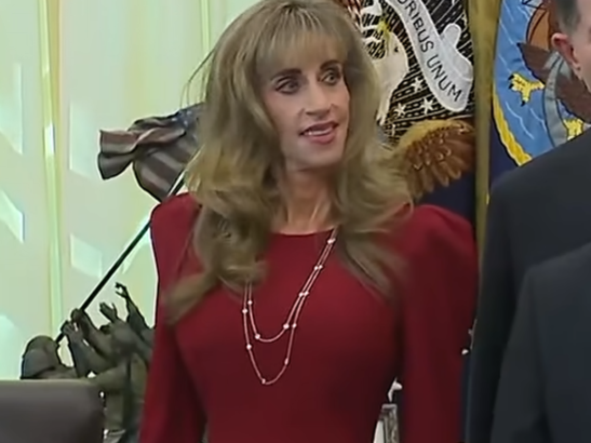 Susan Dell vira alvo de teorias sobre alienígenas após aparecer com Trump