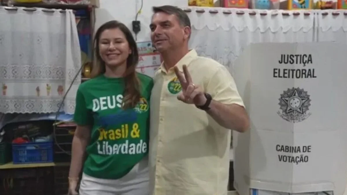 Eleições 2026: Flávio Bolsonaro vota no Rio de Janeiro