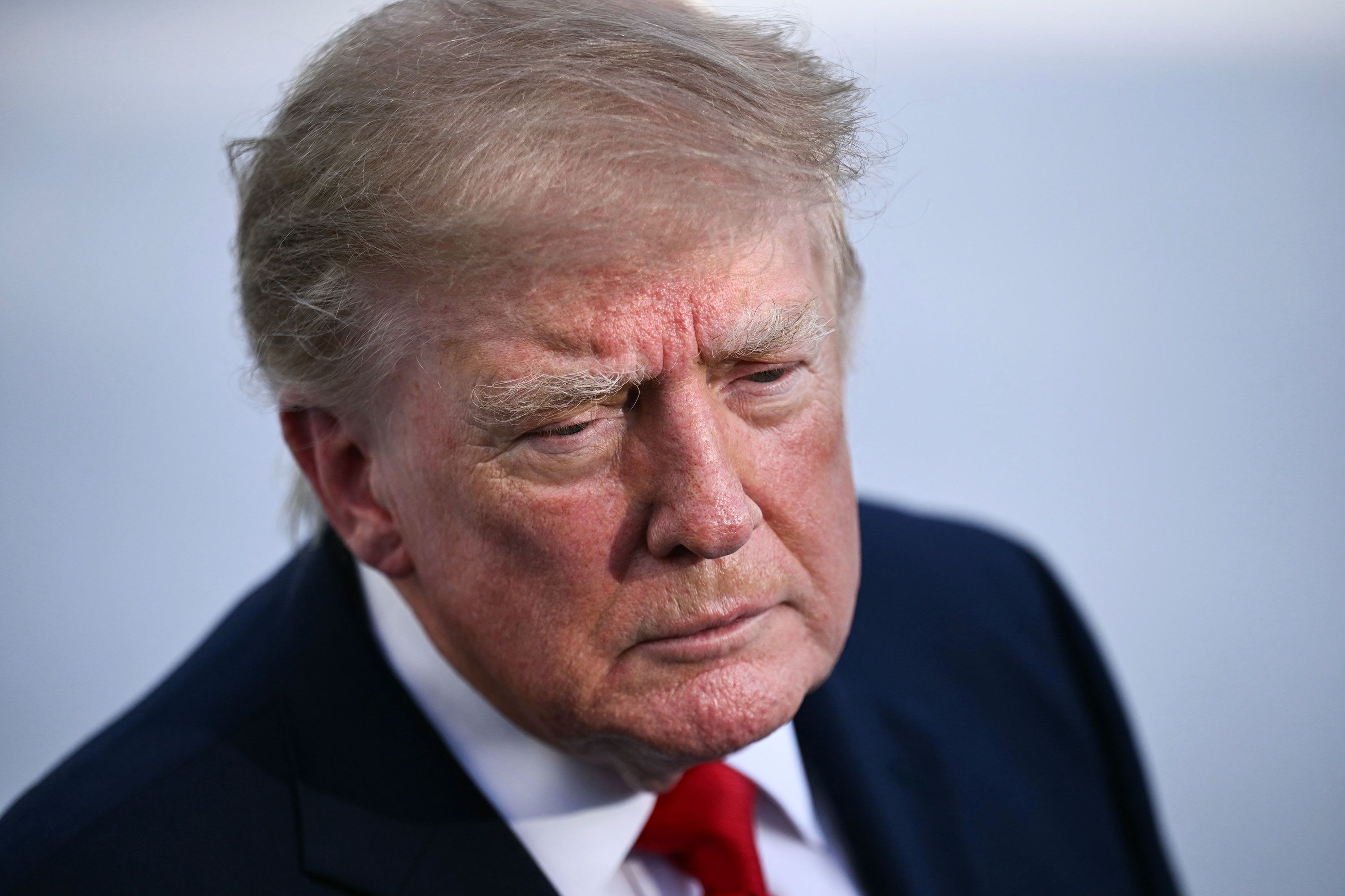 Trump avalia cancelar transmissão ao vivo de execução por fuzilamento após saber que autor do massacre em Fort Hood está paralisado