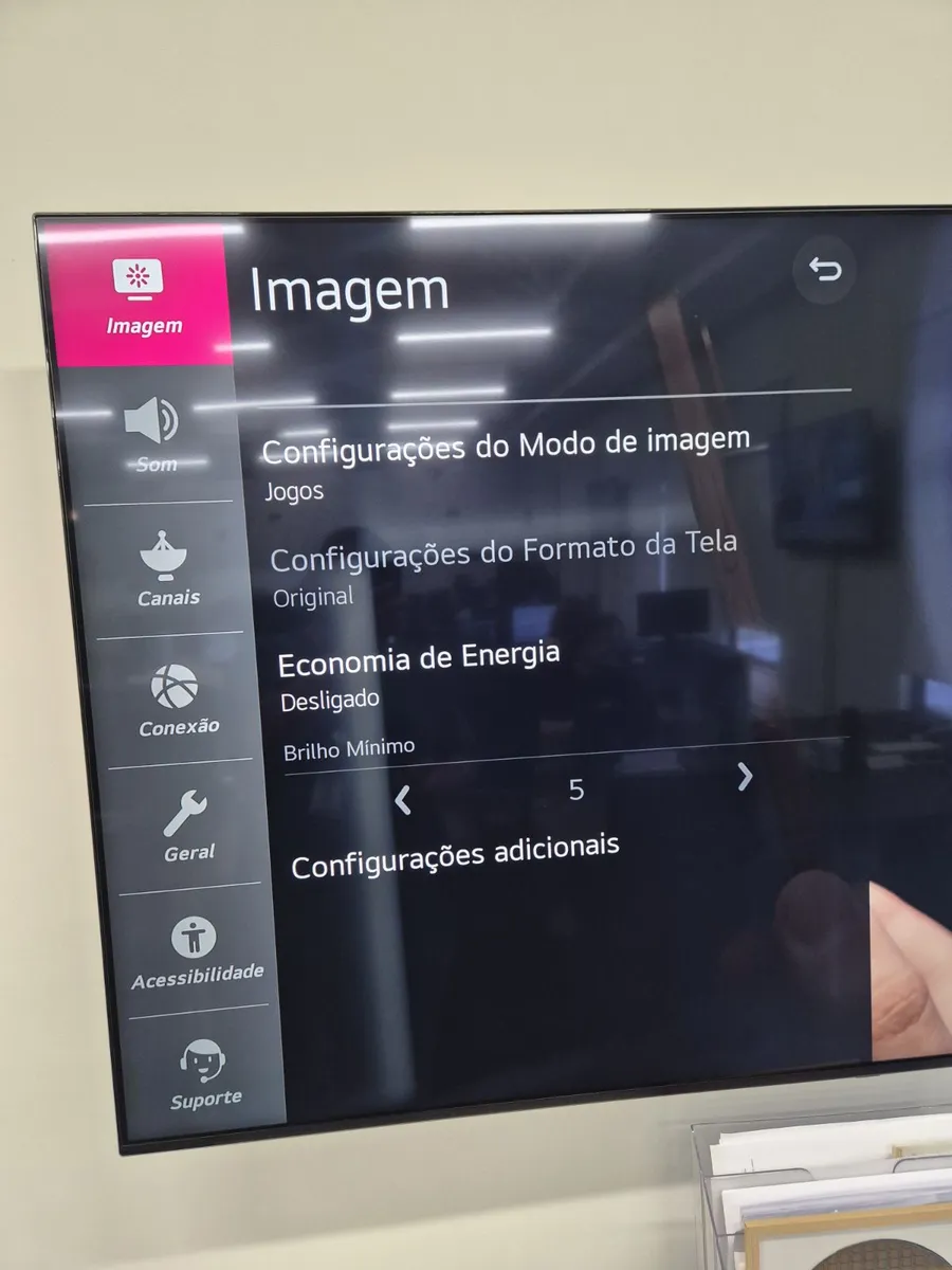 Imagem da matéria: Deixar TV ligada para o pet dormir gasta muita energia? Fizemos as contas