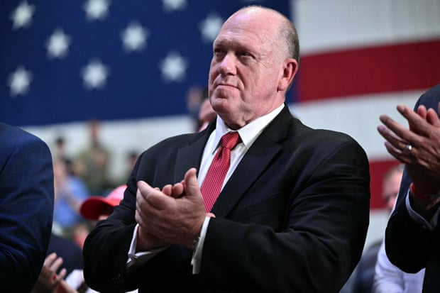 O 'chefe de fronteira' de Trump diz que Ilhan Omar 'poderia, é claro', ter sua cidadania revogada e ser deportada
