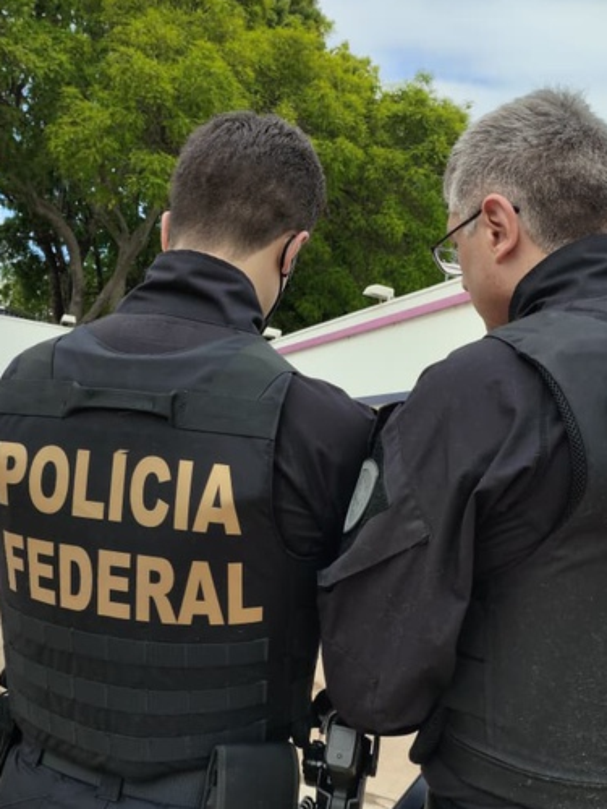 PF conduz mais de 80 pessoas e apreende quase R$ 770 mil vinculados a possíveis crimes eleitorais