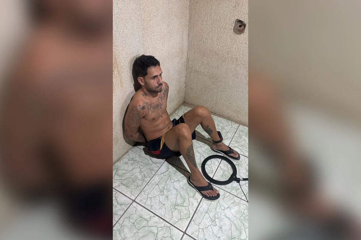 Traficante do CV que abastecia interior do RJ com armas é preso dormindo