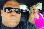 Deolane Bezerra e Nego Jader posam para o Instagram