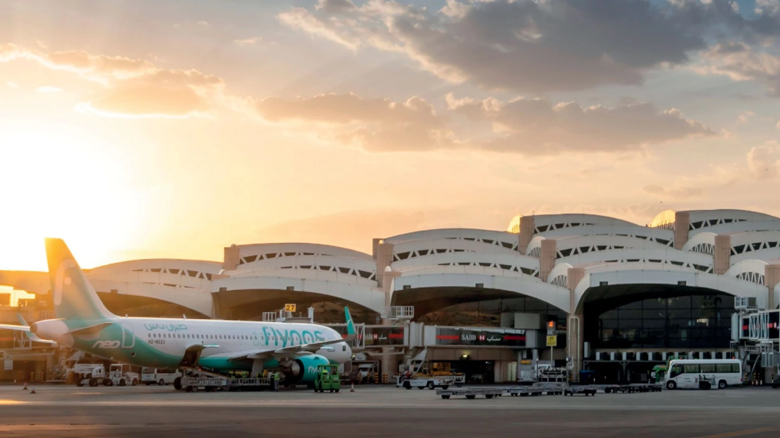 Famílias lamentam familiares mortos em ataque dos Houthis ao aeroporto de Riade