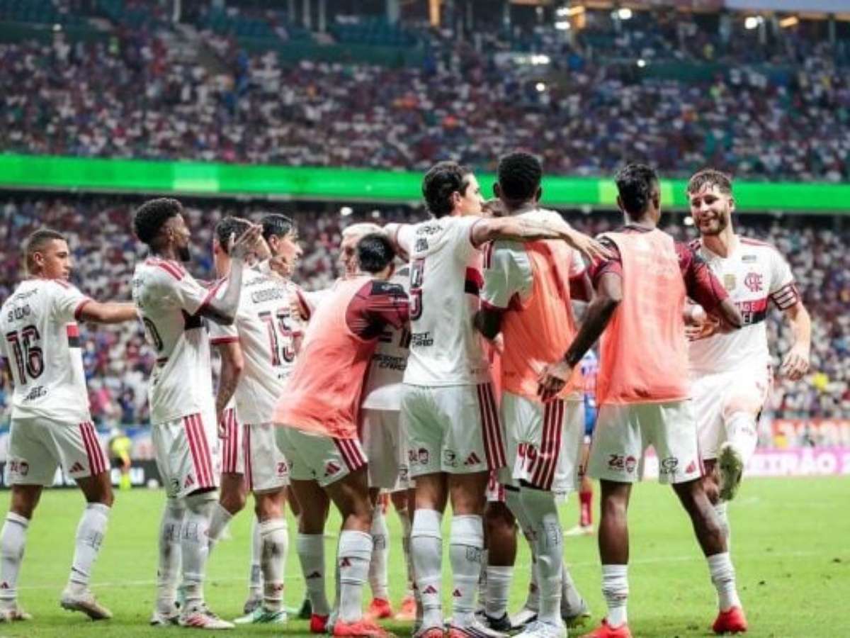 Flamengo vence Bahia, segue em 1º e amplia escrita contra Ceni
