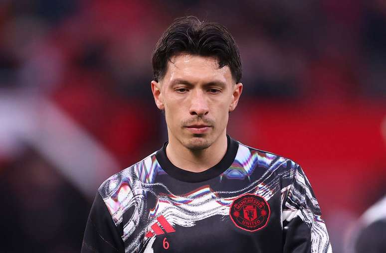 Zagueiro do United pede desculpas após desabafo contra diretoria