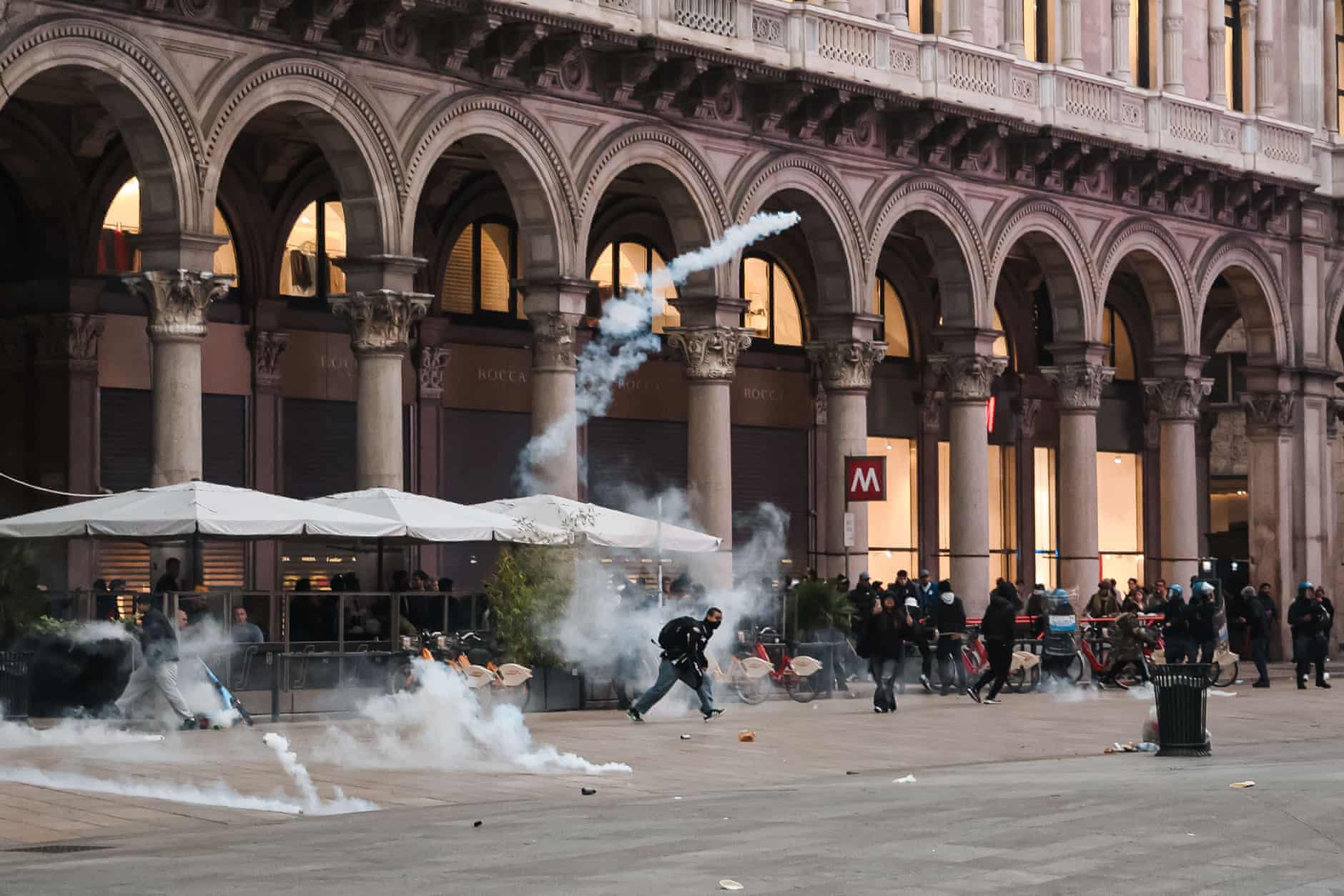 De Paris a Milão: protestos estudantis na Europa – em fotos