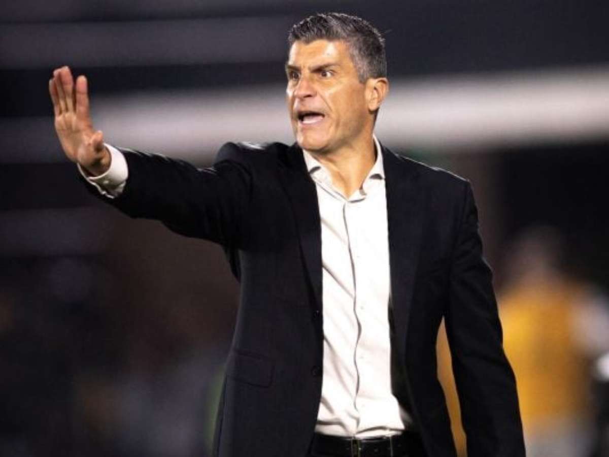 Pedro Emanuel diz que Vasco teve "um pouco de sorte" contra o Boca