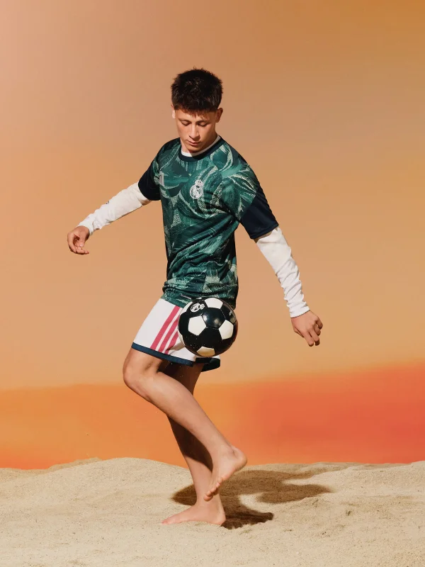 Craques do Real Madrid estrelam collab inédita da Farm com o time espanhol