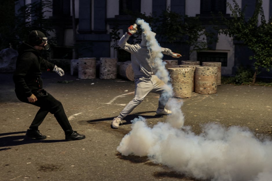 De Paris a Milão: protestos estudantis na Europa – em fotos