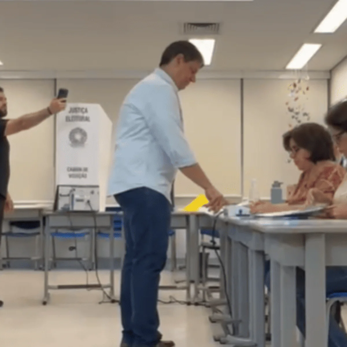 Tarcísio de Freitas vota em escola do Morumbi, em São Paulo