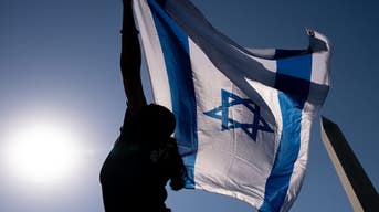 Hasan Piker defende o uso de termos incendiários como 'inbred' ou 'Zionist pig' contra adversários