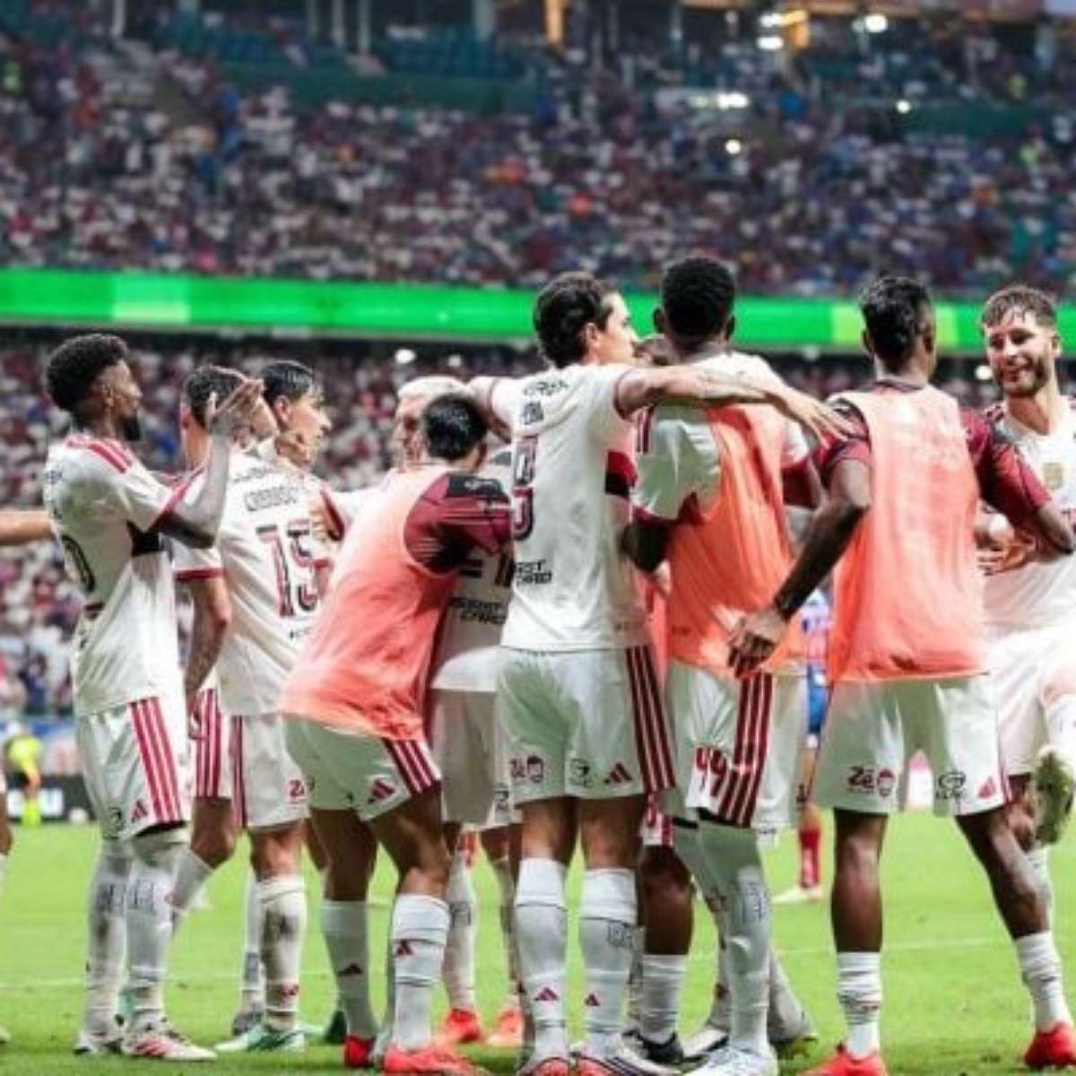 Flamengo vence Bahia, segue em 1º e amplia escrita contra Ceni