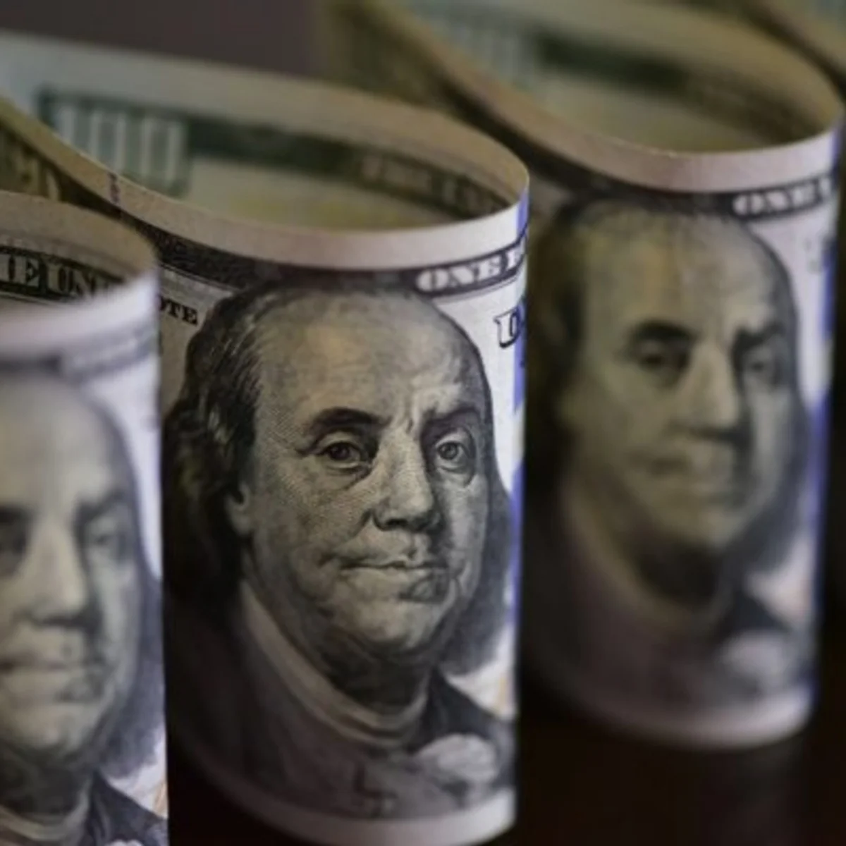 Bolsa tem R$ 10 bilhões em investimento de fora após Flávio vencer 1º turno