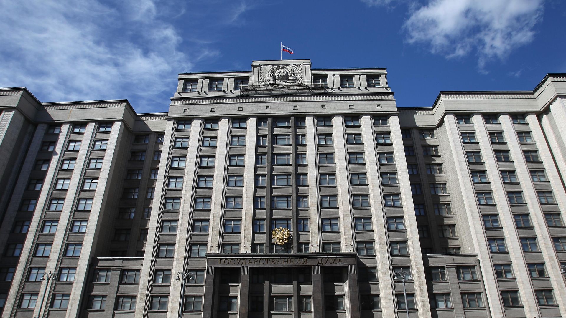 Deputado Svishchev: na Duma Estatal querem aumentar o limite de valor dos presentes para professores