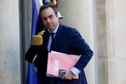 Primeiro-ministro da França condena violência em protestos estudantis - imagem 2