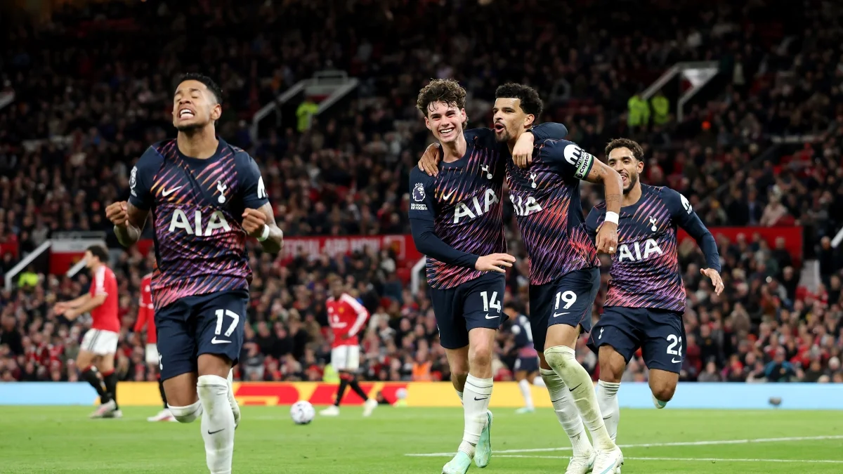 Solanke marca nos acréscimos e Tottenham garante empate com United