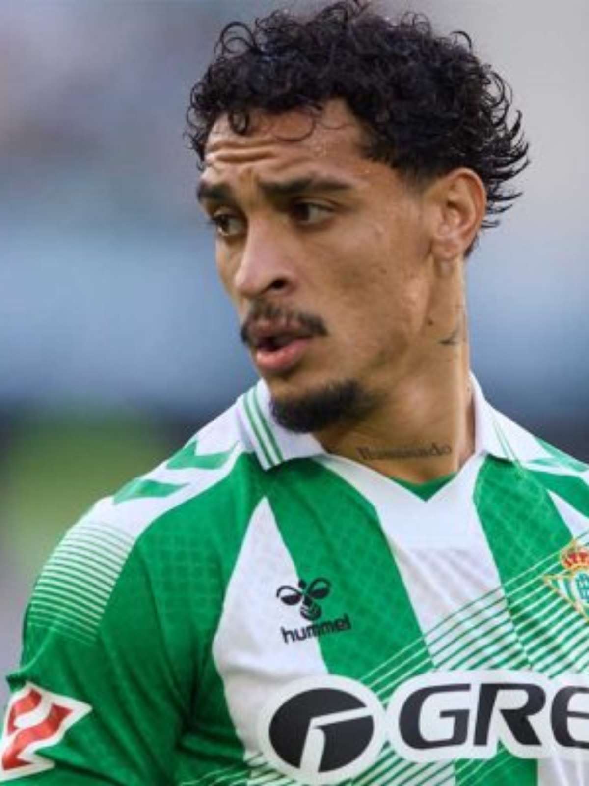 Antony desabafa após ter casa invadida na Espanha: "Raiva e insegurança"