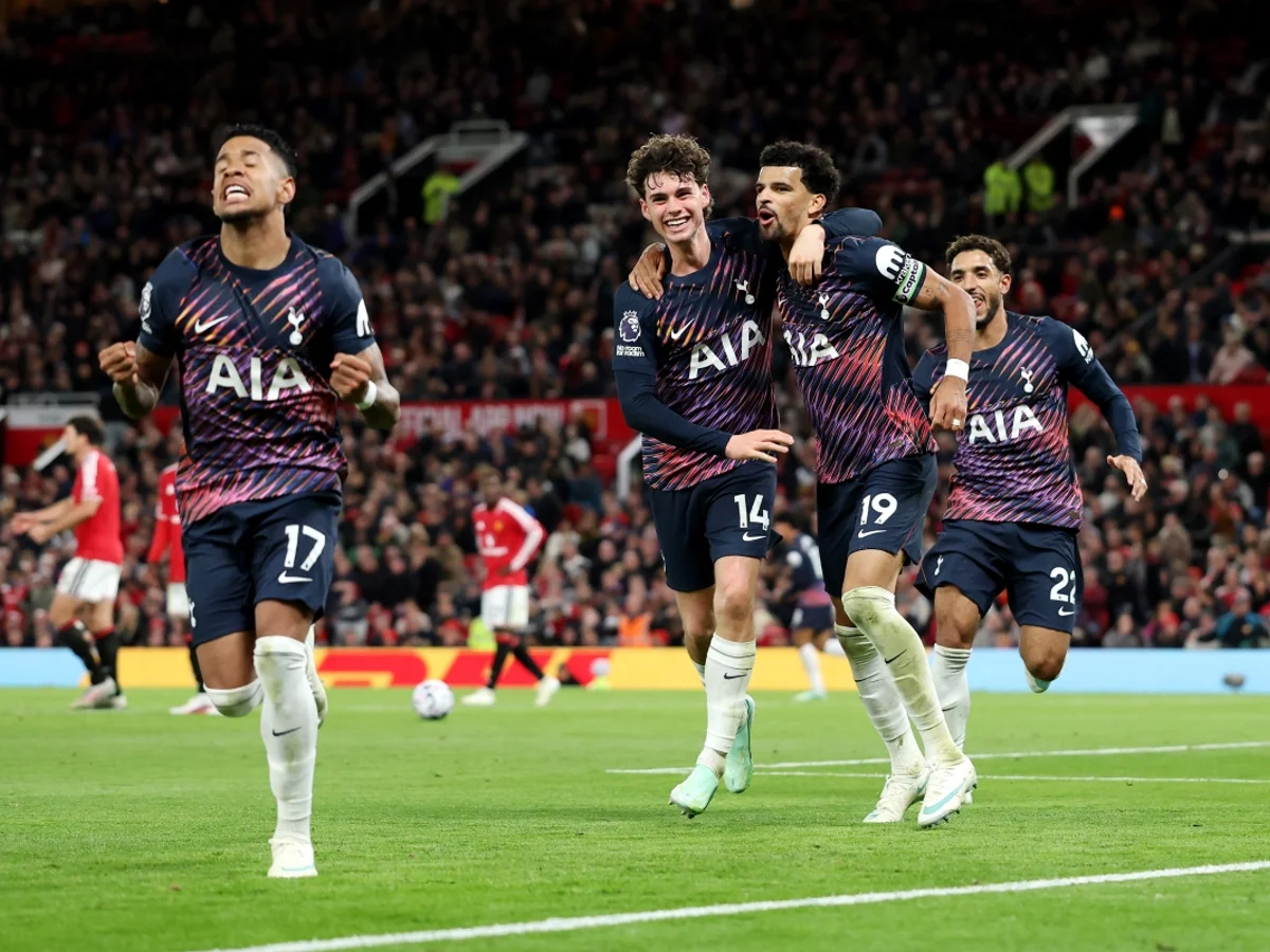 Solanke marca nos acréscimos e Tottenham garante empate com United