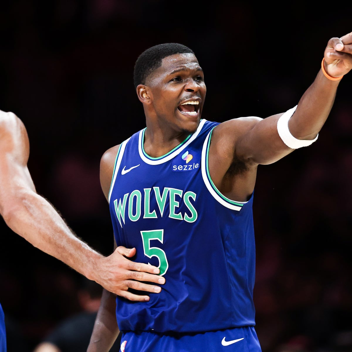 Anthony Edwards marca 45 pontos enquanto os Timberwolves estragam a estreia de Giannis Antetokounmpo com o Heat