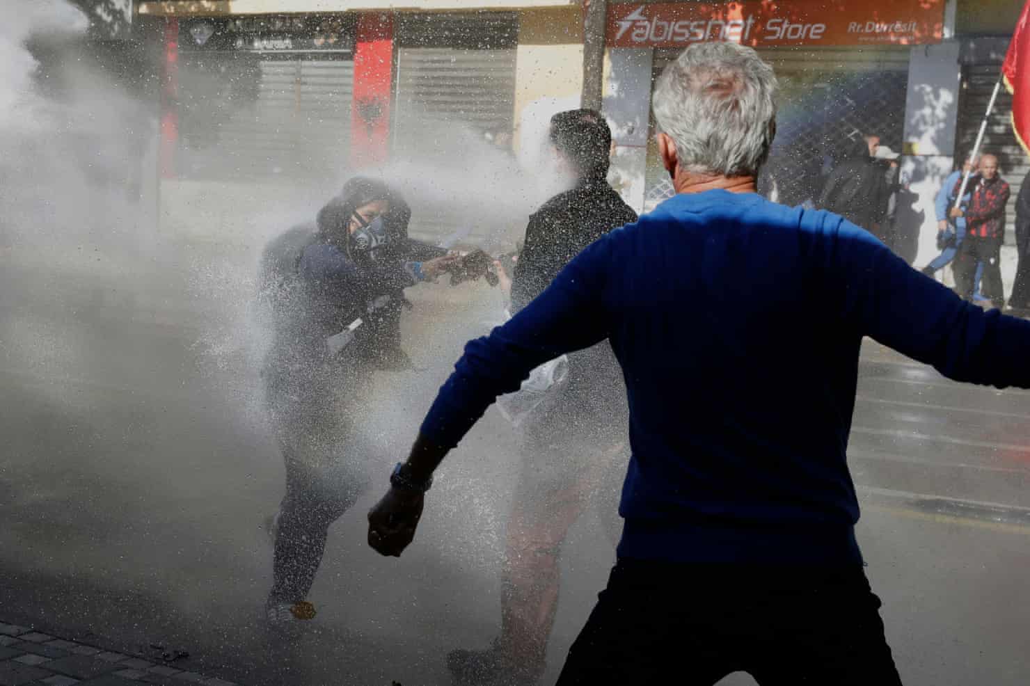 De Paris a Milão: protestos estudantis na Europa – em fotos