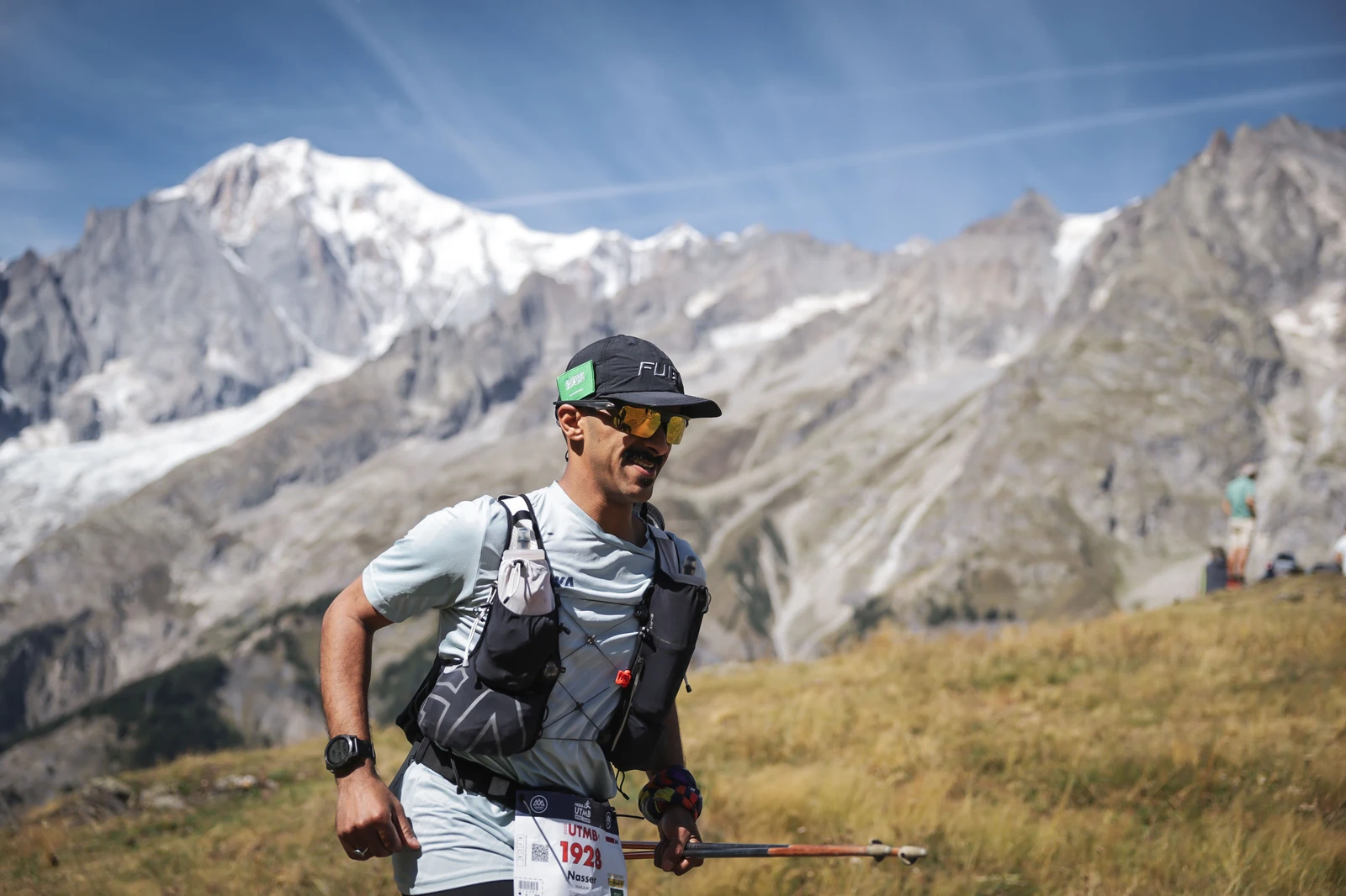 O corredor de trilhas saudita Nasser Hakami estabelece recorde do Golfo após quarta final no UTMB