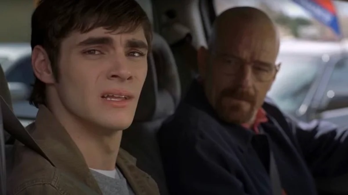 Bryan Cranston lamenta morte de RJ Mitte, de ‘Breaking Bad’: ‘Estou em profundo desespero’
