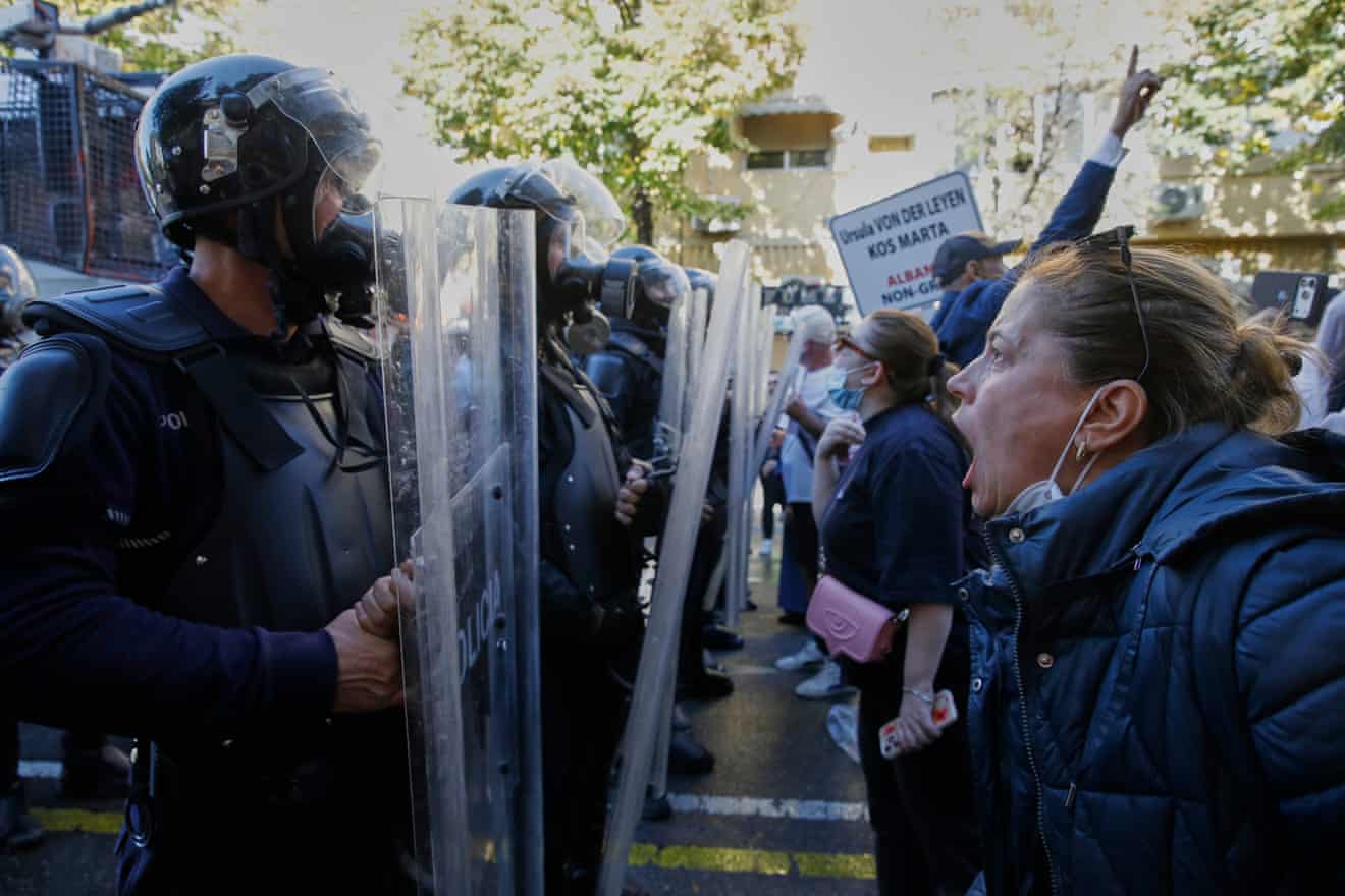 De Paris a Milão: protestos estudantis na Europa – em fotos