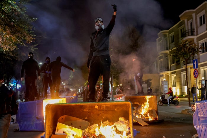 De Paris a Milão: protestos estudantis na Europa – em fotos