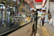 Ônibus da Transwolff circulam normalmente no dia em que MPSP faz operação da empresa por suspeita de ligação com o PCC; na imagem, ônibus da empresa no Terminal Santo Amaro